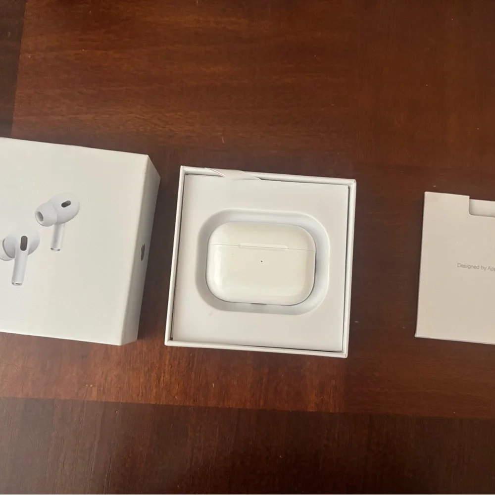 AirPod Pros 2nd Generatiom - Picture 4 of 6